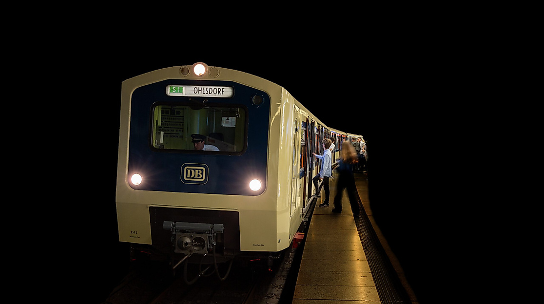 auktun-marcel_472-062_landungsbruecken-dunkel-scaled