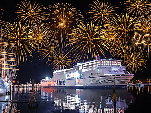 Schwedenfähre mit Feuerwerk