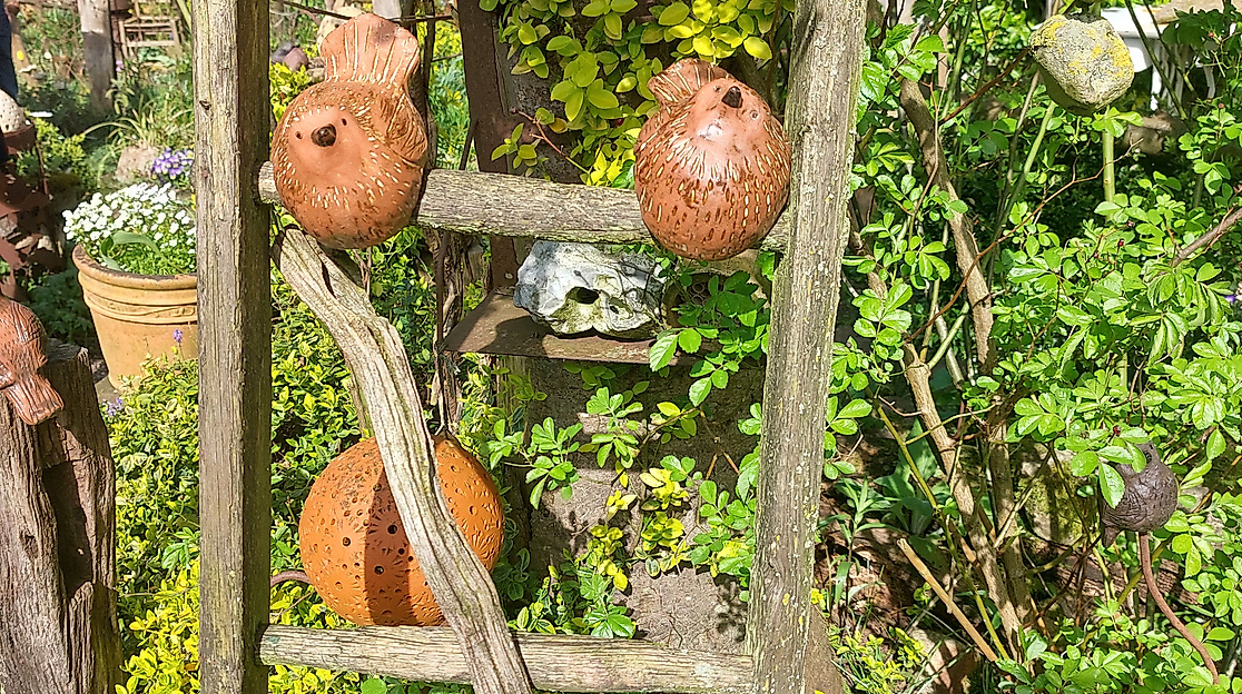 Deko-Vögel im Atelier hinterm Gartenzaun