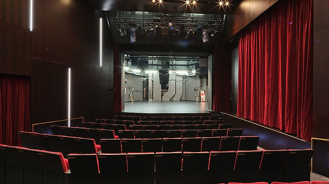 200527_Fantitsch_Ohnsorg_Buehne_Pano_web_1500px