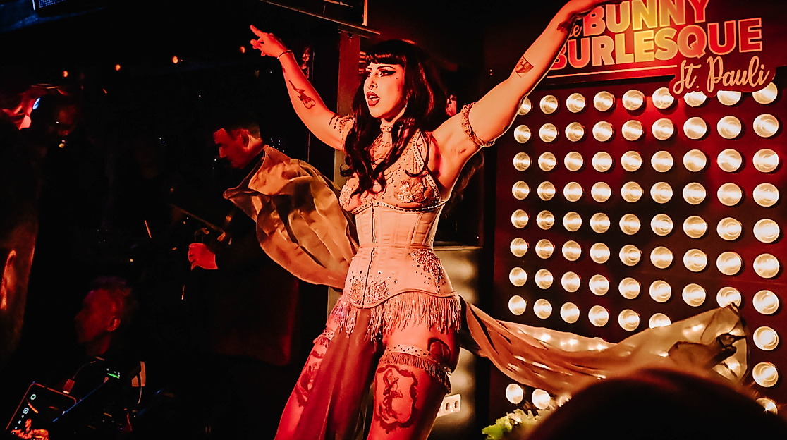 the-bunny-burlesque-dancers-03-1280-x-960