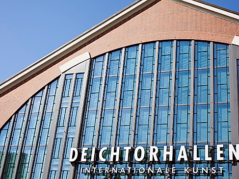 Treffpunkt: Deichtorhallen (Vorplatz)