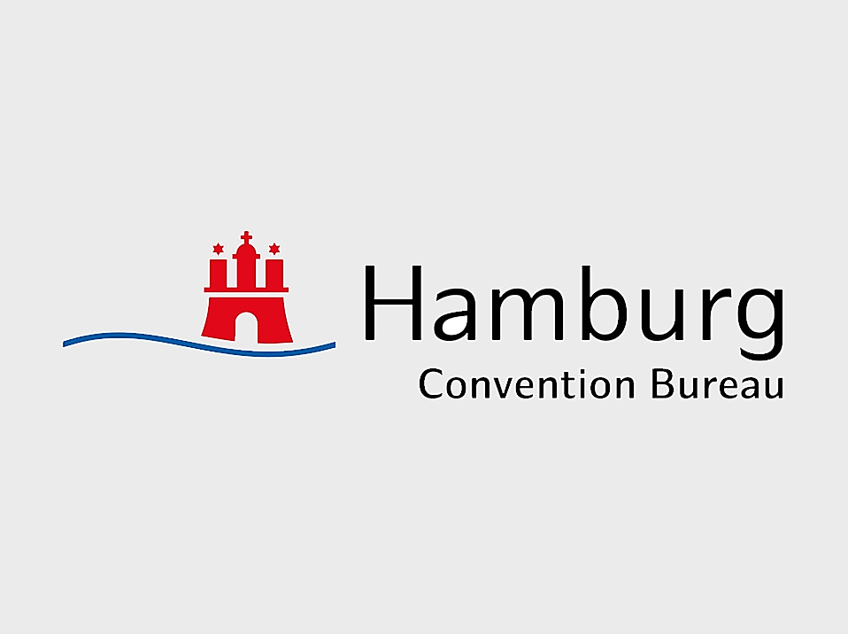 Logo von Hamburg Convention Bureau mit rotem Stadttor, blauer Welle und schwarzem Schriftzug auf grauem Hintergrund