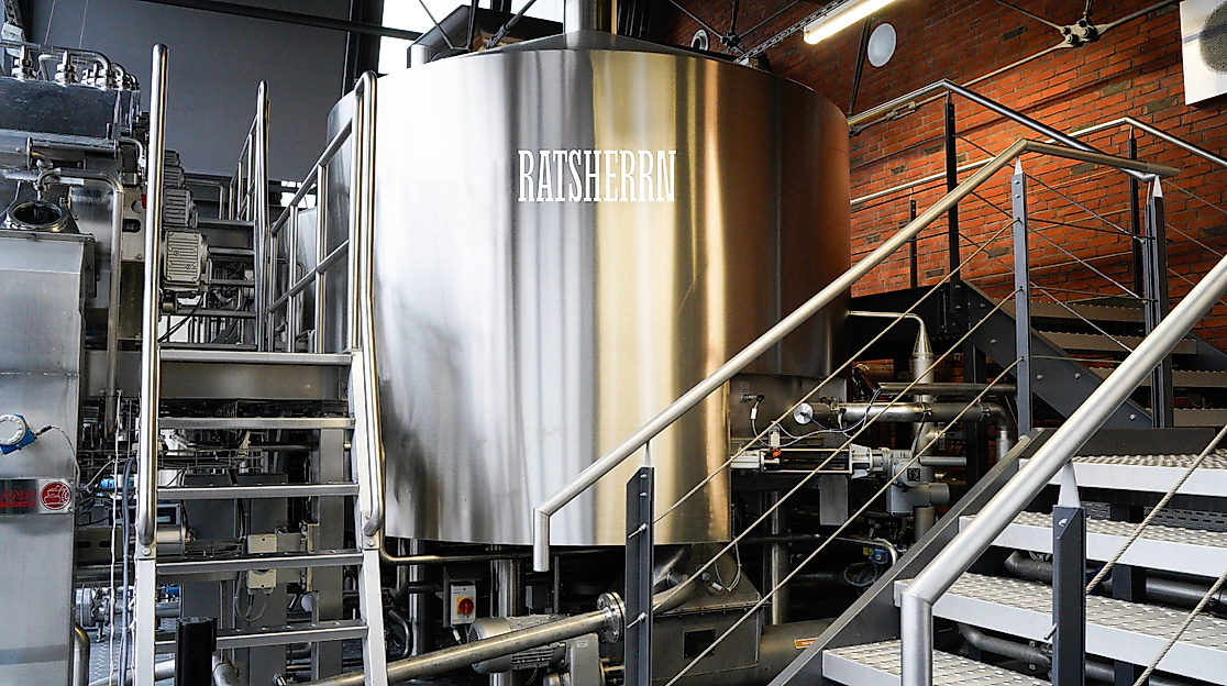 Ratsherrn Brauerei_Sudhaus_Kessel_neues_Logo_weiss-1