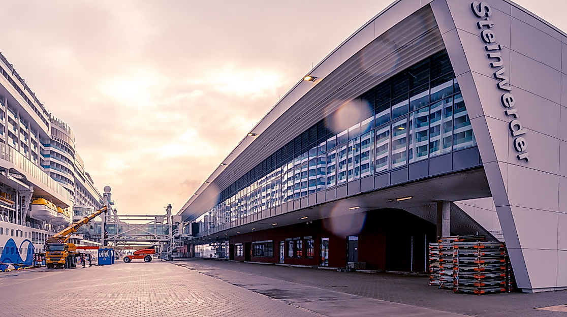 ></center></p><p>The Cruise Center Steinwerder is the third terminal in Hamburg, following CC Altona and CC HafenCity.</p><p>The Cruise Center Steinwerder is the youngest and most modern handling terminal in Hamburg.  Since 2015, it has been possible to handle 8,000 passengers per approach in two separate terminal buildings. This is where cruise ships of the latest generation with a total length of over 330 m and a draught of up to 13 m can dock. Special for arrivals and departures: A water voyage before or after the actual cruise.</p><h2>Around the terminal: staying overnight</h2><p>There are no hostels in the container port (yet). We recommend two nearby hotels for those who like to see: The Empire Riverside rises out of the harbour like a black monolith, hardly any house offers a more spectacular view over the Elbe. The Hanse Clipper Haus, located in the middle of the Portuguese quarter, offers a maximum lateral view of the Elbe, large rooms, perfect for long weekends.</p><p>The Cruise Center Steinwerder is located in the middle of the container port - and awakens curiosity to explore this world of work. Countless individual facilities make up the harbour as a whole, a harbour tour to Kuhwerderhafen and the old lighthouse in Ellermoorhafen shows the change, but above all that it is still a place of work. The halls of BallinStadt show that a good 100 years ago the harbour was above all a place for refugees. They were once the accommodation for all those who wanted to leave Europe and Germany in order to have a better future in the USA. Between 1891 and 1914 almost two million people emigrated.</p><p>The air-raid shelter in Wilhelmsburg was once a place of fear until it was converted into an energy bunker for the building exhibition. From its roof terrace, the Café-Restaurant Vju at a height of 30 metres not only offers a great view over the city, but also very tasty food. There is a culinary travel guide on the subject: 