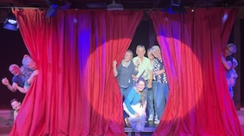 Die Liebe zum Theater - Ein Mord. Ein Ensemble. Zu viele Verdächtige.