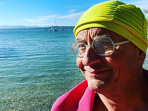 Wigald Boning mit Badekappe