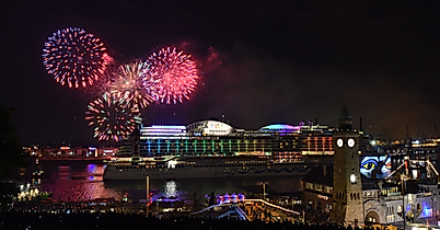 AIDA Feuerwerk Hafengeburtstag
