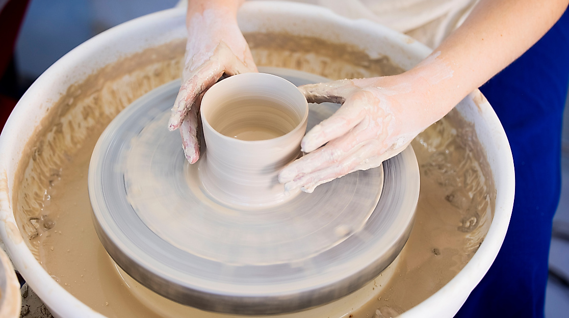 Studio Amun pots on the turntable