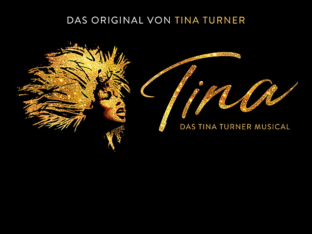 Tina Turner performt mit Darstellern auf der Bühne