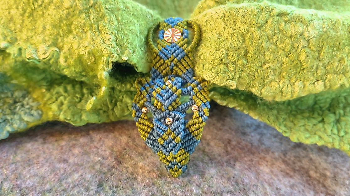 Aufbaukurs Micro-Makramee: Tauche tiefer ein in die filigrane Welt der kunstvollen Knoten!