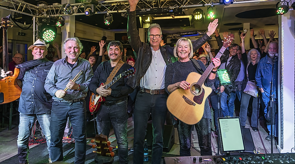 Die Band Sixty bringt Oldies, Country, Rock‘n Roll und Pop auf die MARKTFÊTE nach Glinde.