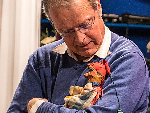 Bruckis Puppentheater „Der Weihnachtsmann und die Räuber“