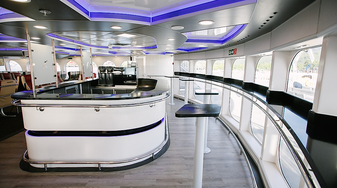 innenaufnahme_halunder-jet_oberdeck-panorama-bar_austal-cam1-357_copyright-frs-helgoline