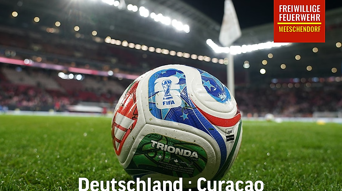 WM Ball mit Logo der Freiwilligen Feuerwehr Meeschendorf  zum Spiel Deutschland gg. Curacao