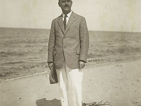 Thomas Mann am Strand in Nidden
