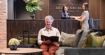 poi-hotel-breitenburg-pooltotale_foto-a.haug-web-2500x1500