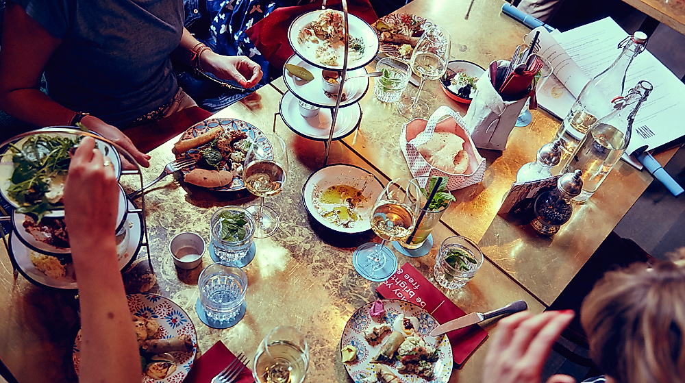 restaurant-neni_etageren_c-2020_stephan-lemke