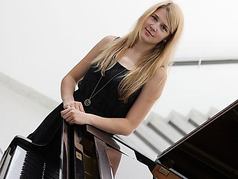 Die junge Jazz-Pianistin Victoria Pohl