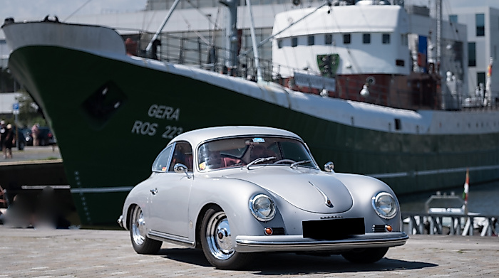 Bauernmarkt am Hafen mit Oldtimertreffen
