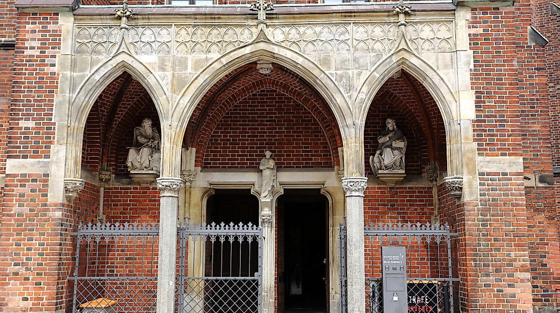Portal der Hauptkirche St. Petri
