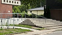 Das mit Fördermitteln der Stiftung Denkmalpflege Hamburg sanierte Eingangspodest der Kirche Sankt Gabriel