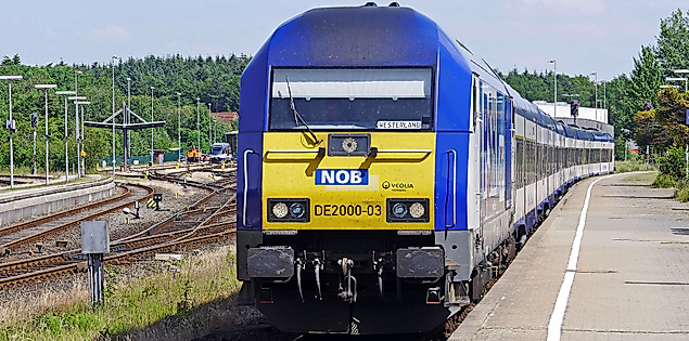 Regionalzug im Bahnhof von Husum