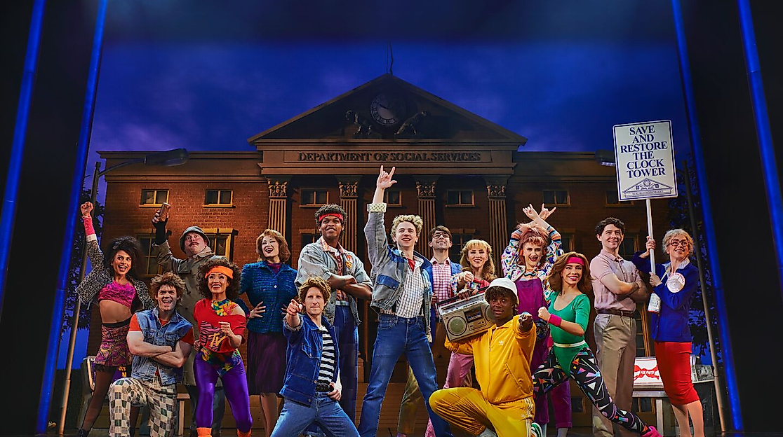 Zurück in die Zukunft Szenenmotiv mit allen Darstellern auf der Bühne