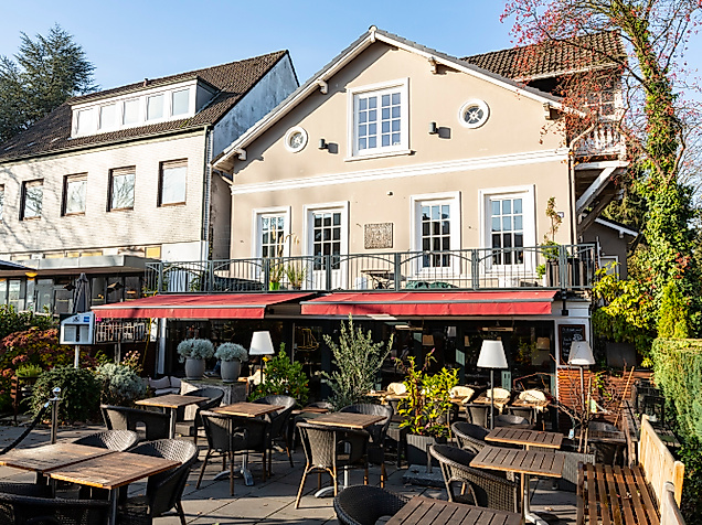 lee_maas_timo_sommer_elbvororte_bar_riva_3000px_argb_204