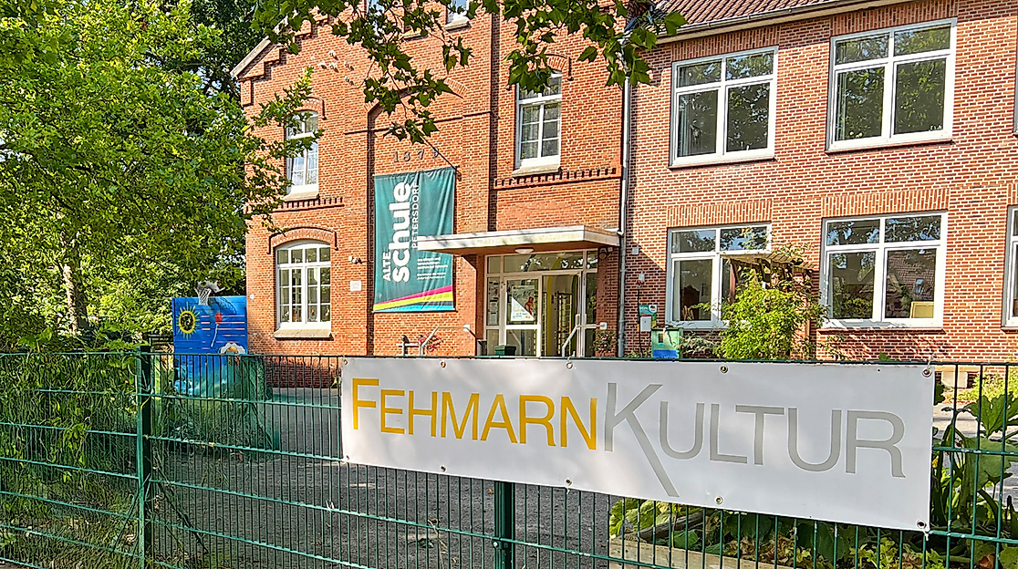 Das FehmarnKultur-Event findet in der Alten Schule Petersdorf statt.