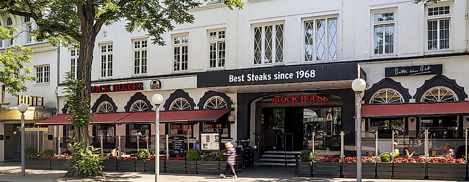Außenansicht Restaurant BLOCK HOUSE Kirchenallee Hamburg