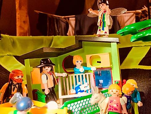 Das Krippenspiel mit Playmobilfiguren dargestellt