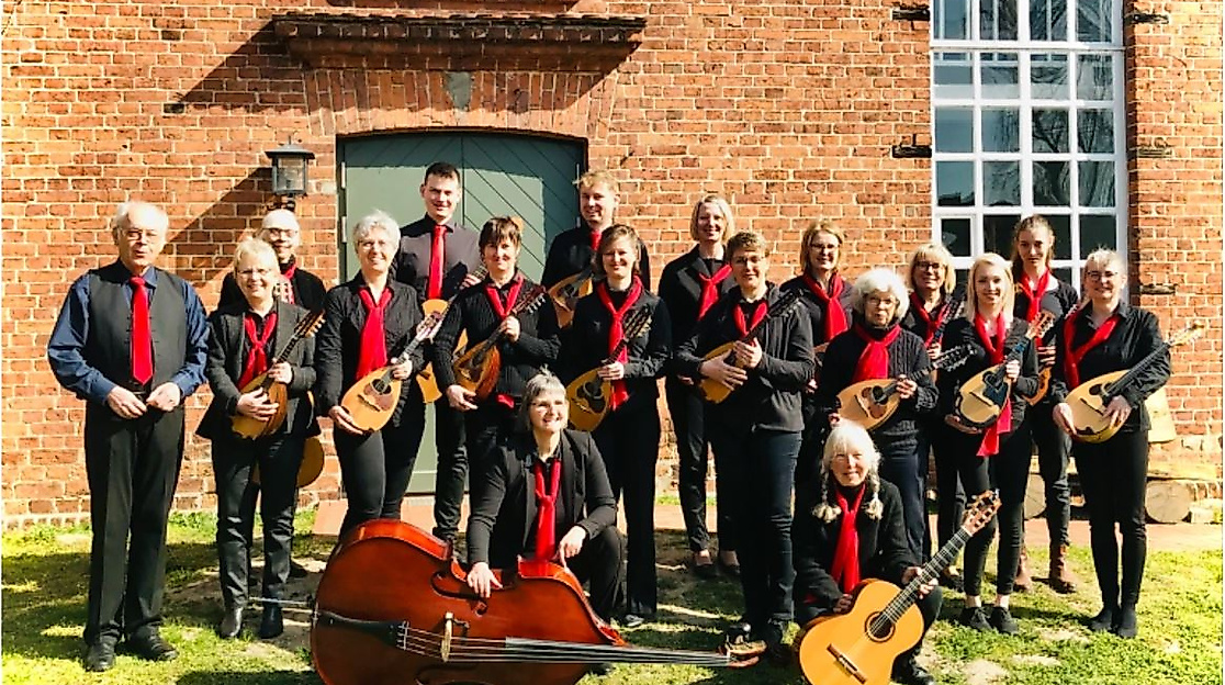 Mandolinenorchester Langendorf spielt Weihnachtskonzert