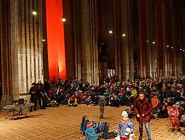 Adventsleuchtengottesdienst anlässlich der Eröffnung der Weihnachtsmärkte mit großer Lichterprozession durch die Altstadt