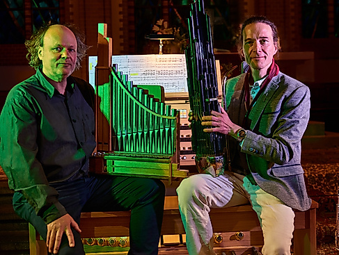 Mit 3 Orgeln und 2 Saxophonen um die Welt