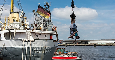 Bungee Jumping Hafenkran