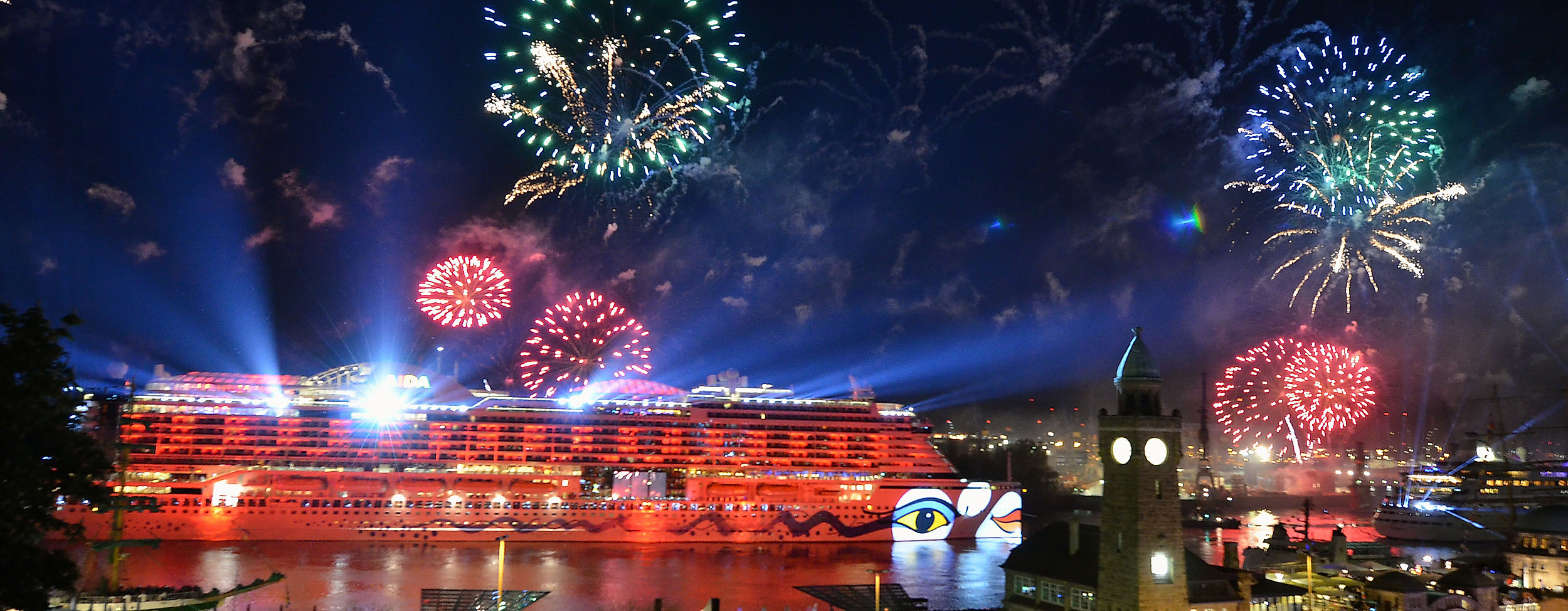 AIDA Feuerwerk Hafengeburtstag