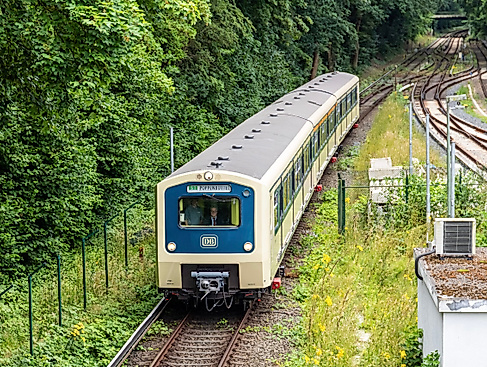 Museumszug 472 062 bei der Einfahrt in den Bf. Poppenbüttel