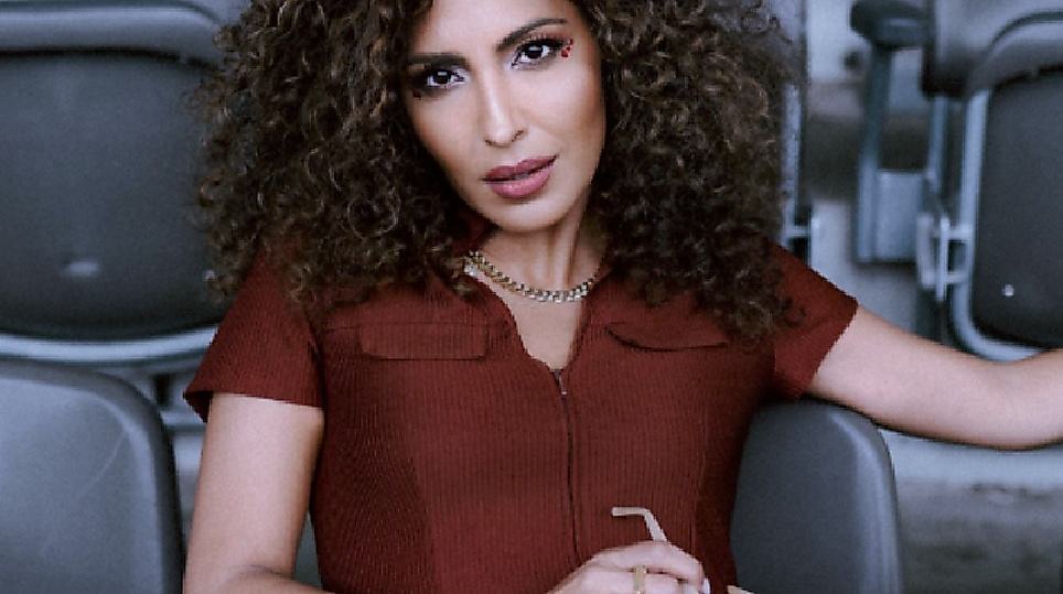 shari_who_964x1006-zoom