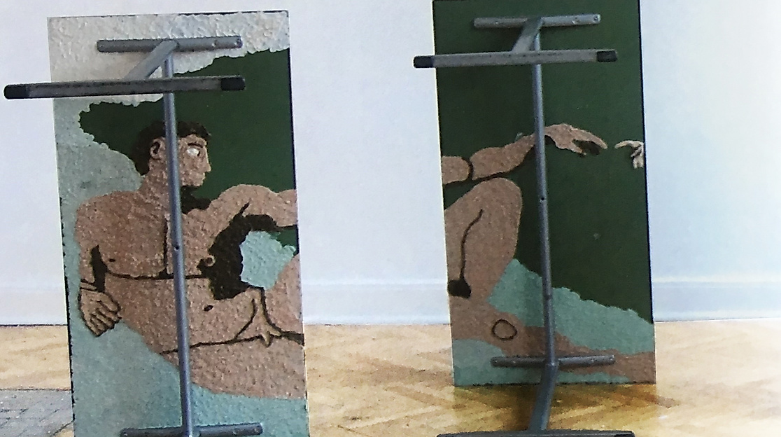 Die Erschaffung Adams, Kaugummis, Schultische, 2017, Charlotte Närger