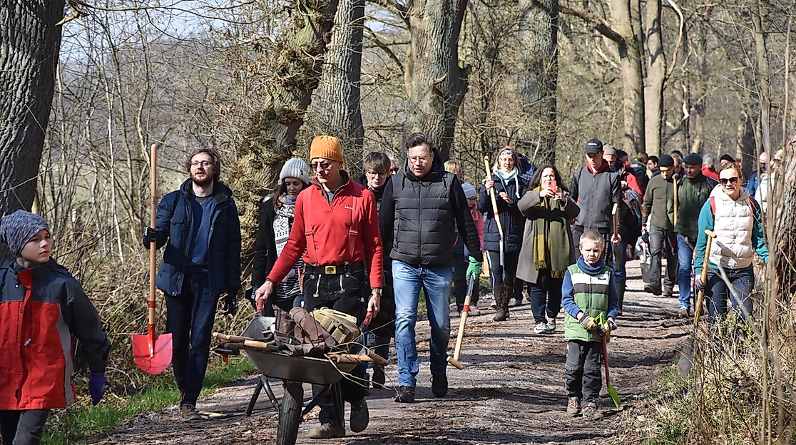 Auf dem Weg zu Pflanzort im Klövensteen