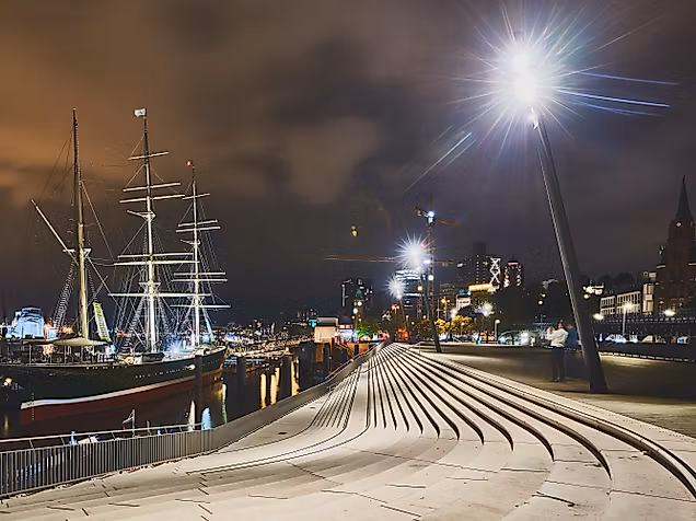 elbpromenade_rickmer-rickmers_nachtaufnahme_c-2019-thisisjulia-photography-3_1