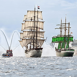 HAFENGEBURTSTAG Auslaufparade
