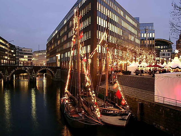 Hamburger Weihnachtsmarkt Fleetinsel am Wasser