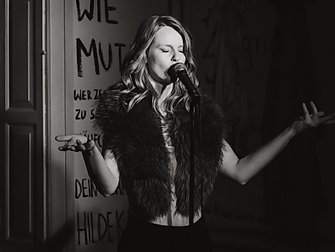 HILDE (Geschichten und Musik im Foyer)