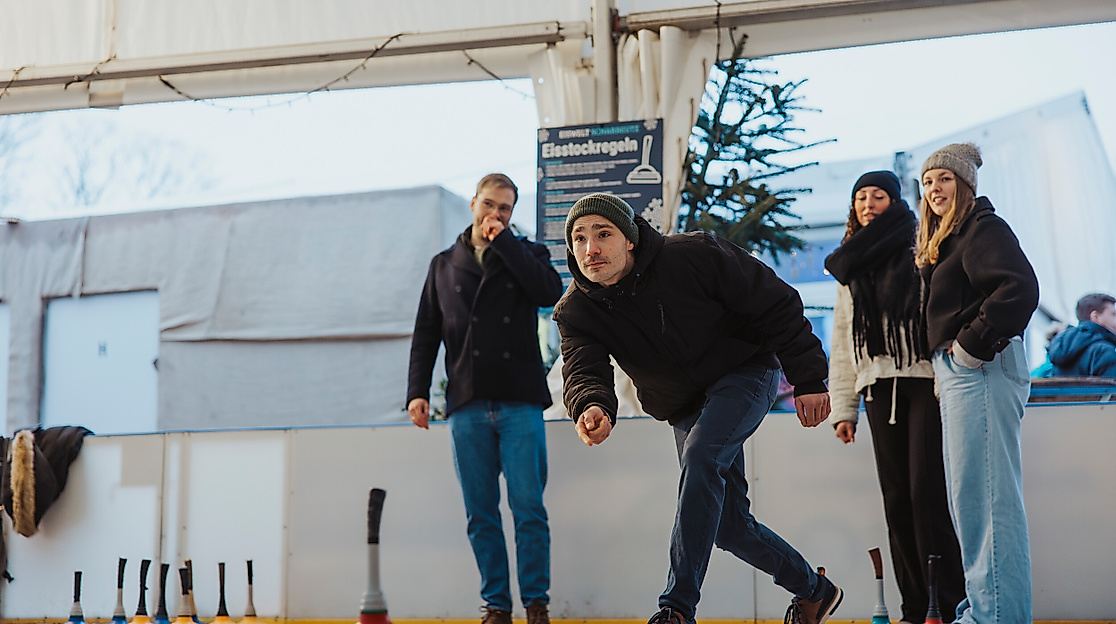 EISWELT Scharbeutz 2025 Gruppe Eisstockschießen © TALB Christian Schaffrath