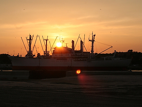Mittsommernachtsfahrt HAMBURG - HAMBURG