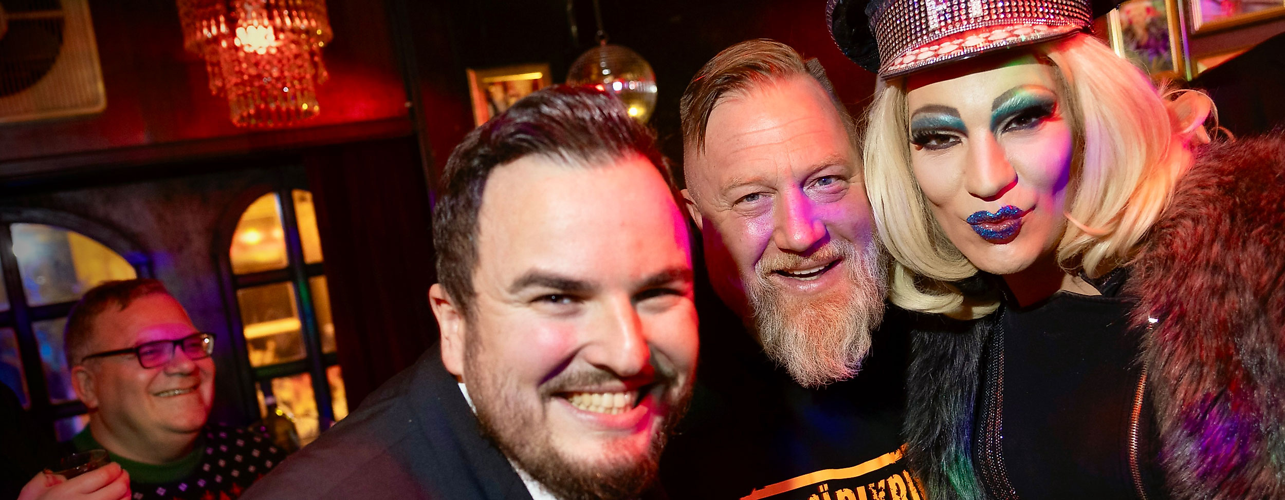 Elton, Lex Dildo, Fabian Zahrt, Fanny Funtastic und Pascal aka DJ Pam in der Olivia Jones Bar