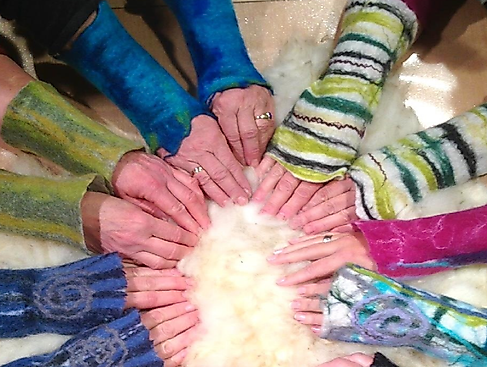 Kreativworkshop: Feine Filzarmstulpen aus Wolle und Seide