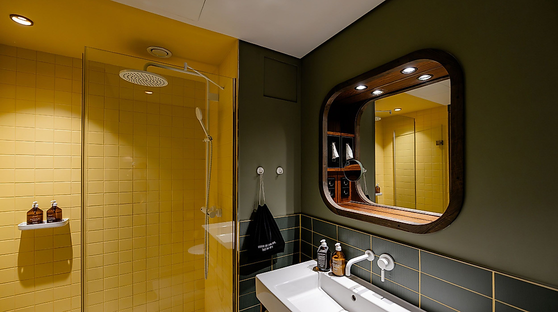 25hours Hotel HafenCity: Zimmer Medium Plus Bad
